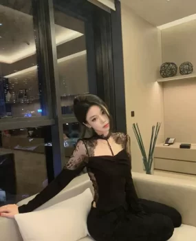 肤白貌美大长腿