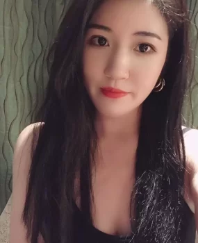 咸阳耍的极品妹子各种姿势都配合、可以体验各种guan式服务、d